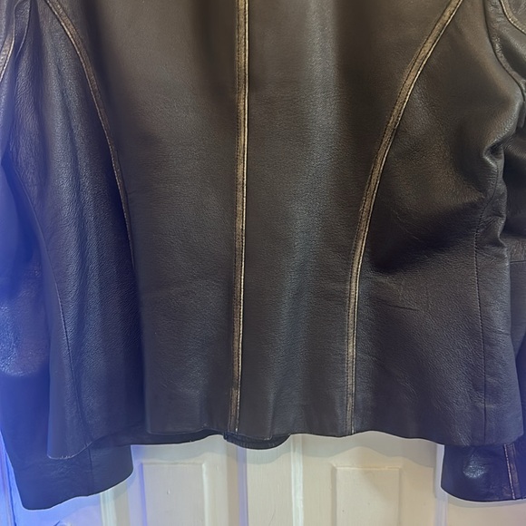 Leather jacket - Picture 8 of 16